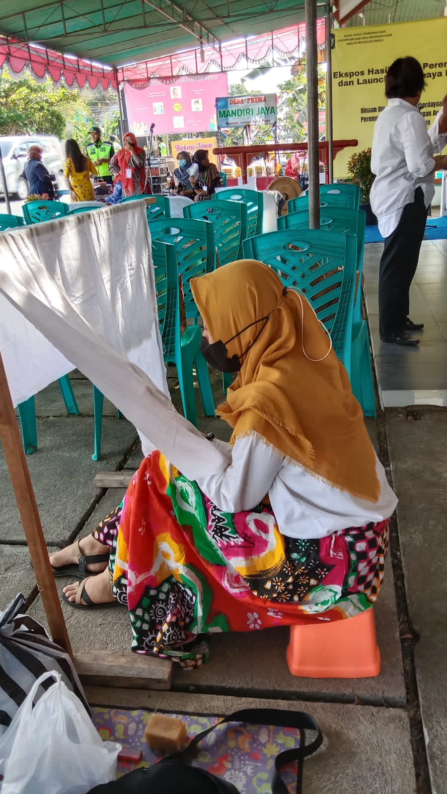 Mengenal Lebih Dekat : Pembatik Muda Hargorejo 2 ”Mbak Ita”